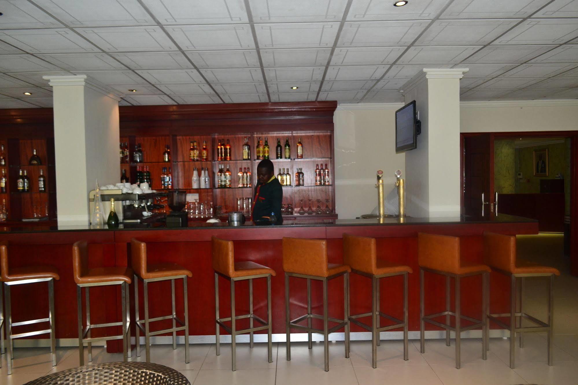 Hotel La Falaise Yaoundé Exterior foto